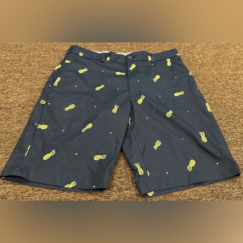 EUC Walter Hager waist 34" in Navy Shorts with Pineapple Print